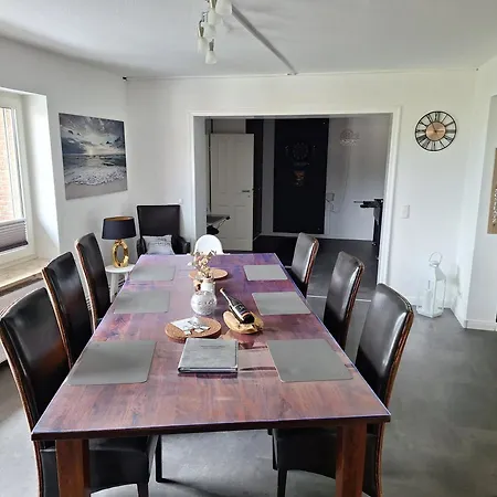 Freiraum Mit Grosser Terrasse