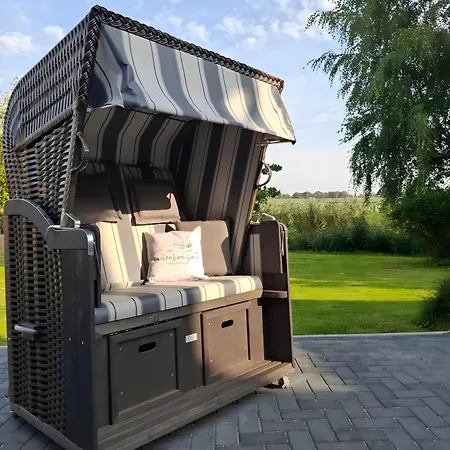 Freiraum Mit Grosser Terrasse